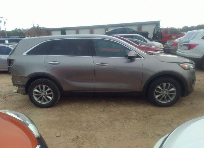 Photo 14 of 2018 Kia Sorento 2.4L L (VIN 5XYPG4A30JG425269)