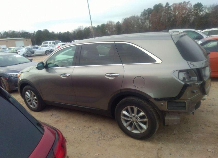 Photo 15 of 2018 Kia Sorento 2.4L L (VIN 5XYPG4A30JG425269)