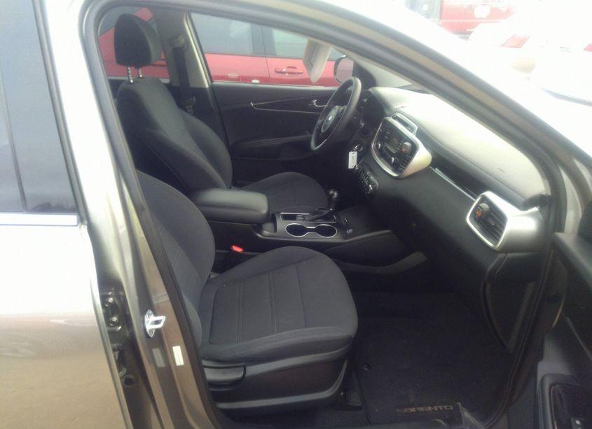 Photo 5 of 2018 Kia Sorento 2.4L L (VIN 5XYPG4A30JG425269)