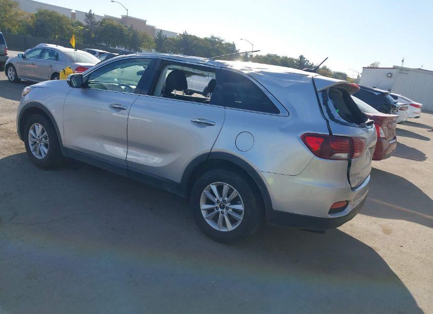 Photo 3 of 2019 Kia Sorento 2.4L L (VIN 5XYPG4A30KG567316)