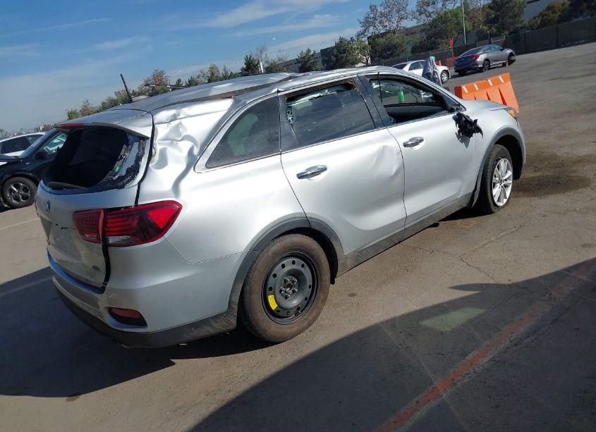 Photo 4 of 2019 Kia Sorento 2.4L L (VIN 5XYPG4A30KG567316)