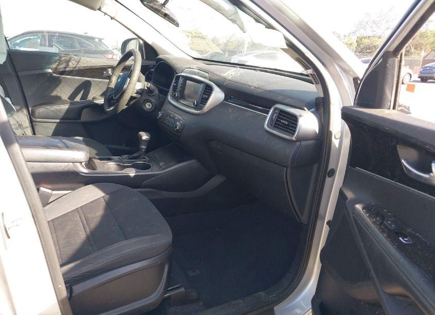 Photo 5 of 2019 Kia Sorento 2.4L L (VIN 5XYPG4A30KG567316)