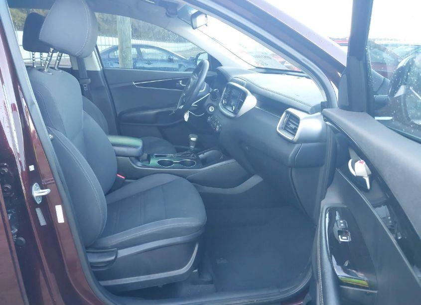 Photo 5 of 2019 Kia Sorento 2.4L LX (VIN 5XYPG4A30KG568806)