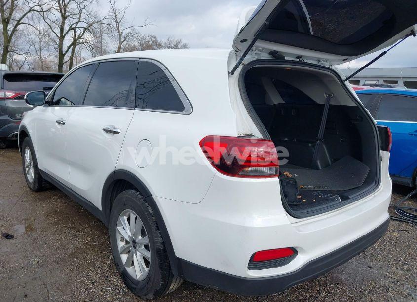 Photo 3 of 2020 Kia Sorento 2.4L LX (VIN 5XYPG4A30LG651606)
