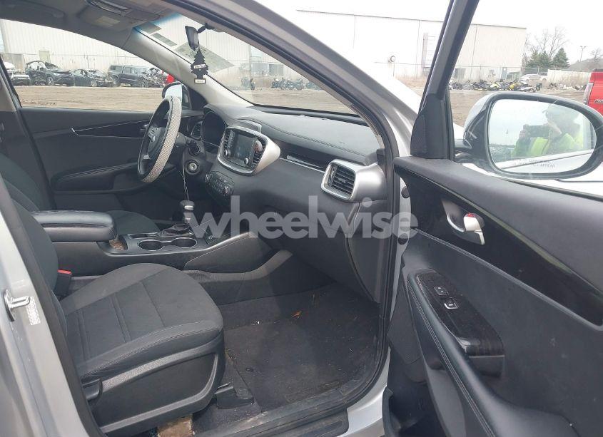 Photo 5 of 2020 Kia Sorento 2.4L L (VIN 5XYPG4A30LG656482)