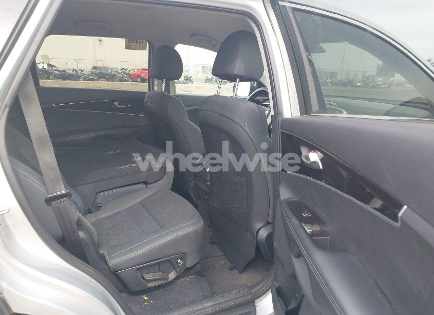 Photo 8 of 2020 Kia Sorento 2.4L L (VIN 5XYPG4A30LG656482)