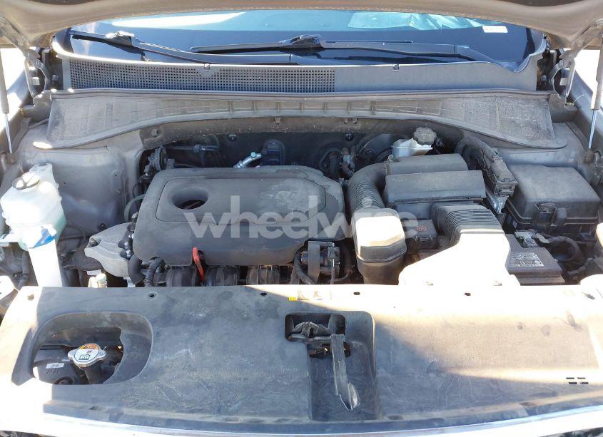 Photo 10 of 2016 Kia Sorento 2.4L L (VIN 5XYPG4A31GG018912)