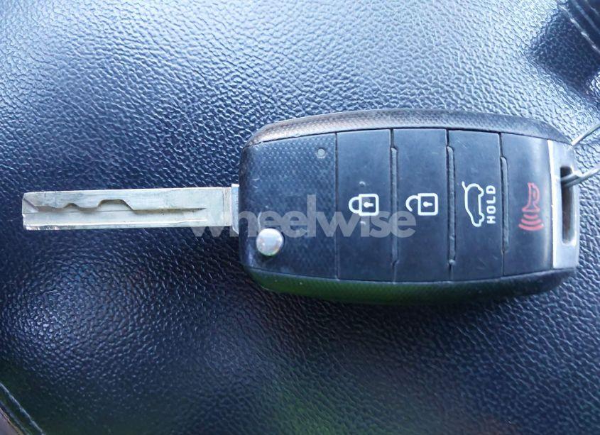 Photo 11 of 2016 Kia Sorento 2.4L L (VIN 5XYPG4A31GG018912)