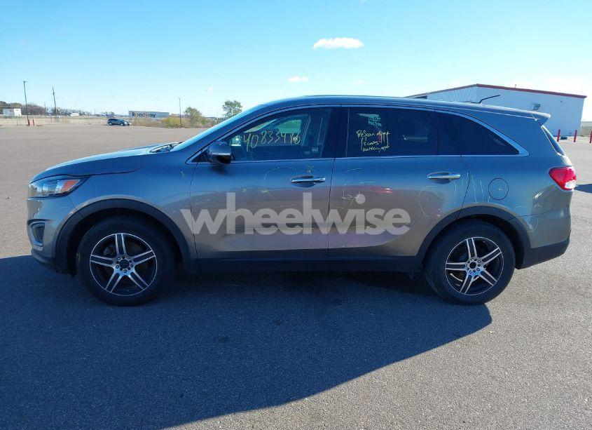 Photo 14 of 2016 Kia Sorento 2.4L L (VIN 5XYPG4A31GG018912)