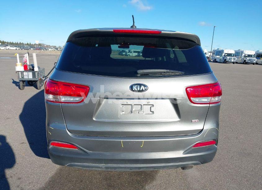 Photo 16 of 2016 Kia Sorento 2.4L L (VIN 5XYPG4A31GG018912)
