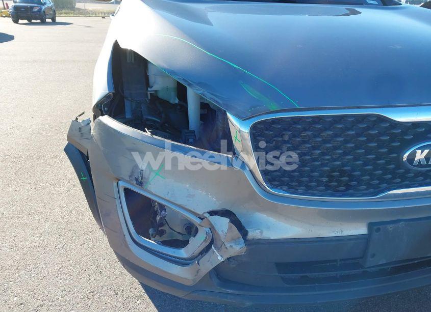 Photo 17 of 2016 Kia Sorento 2.4L L (VIN 5XYPG4A31GG018912)