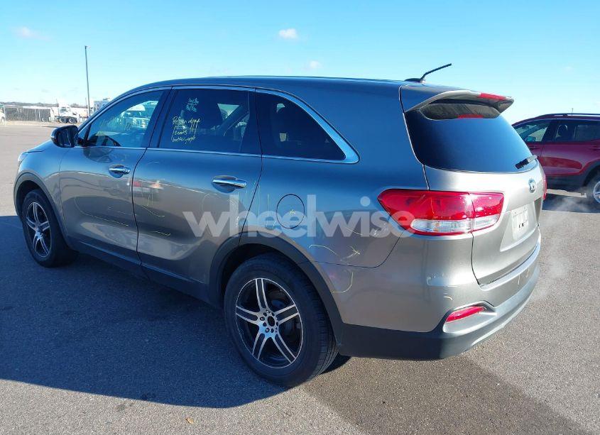 Photo 3 of 2016 Kia Sorento 2.4L L (VIN 5XYPG4A31GG018912)