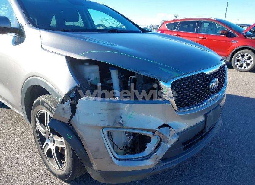 Photo 6 of 2016 Kia Sorento 2.4L L (VIN 5XYPG4A31GG018912)