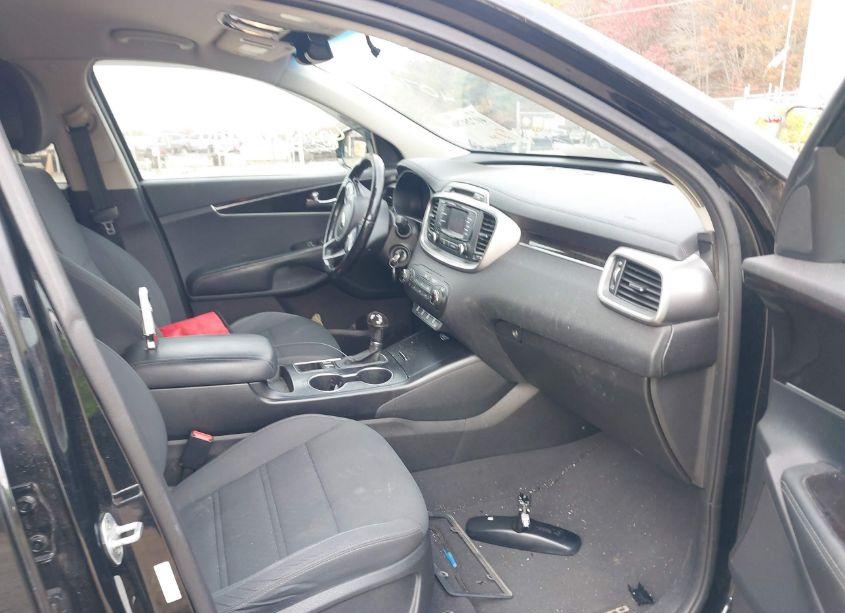 Photo 5 of 2016 Kia Sorento 2.4L LX (VIN 5XYPG4A31GG048203)