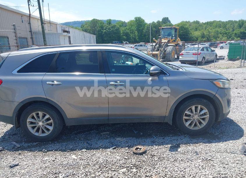 Photo 13 of 2016 Kia Sorento 2.4L LX (VIN 5XYPG4A31GG074302)
