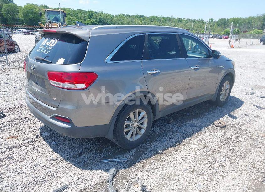 Photo 4 of 2016 Kia Sorento 2.4L LX (VIN 5XYPG4A31GG074302)