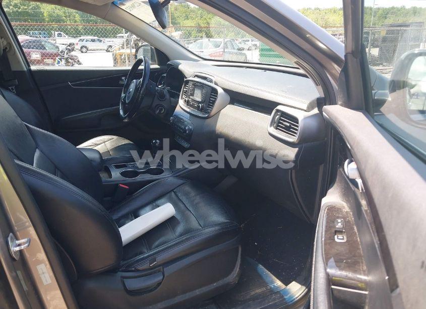 Photo 5 of 2016 Kia Sorento 2.4L LX (VIN 5XYPG4A31GG074302)