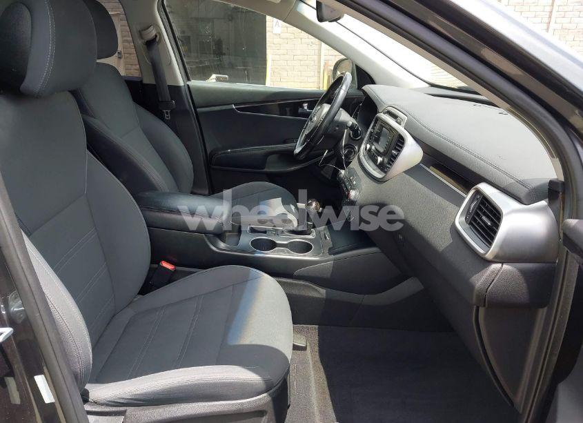 Photo 5 of 2016 Kia Sorento 2.4L LX (VIN 5XYPG4A31GG145482)