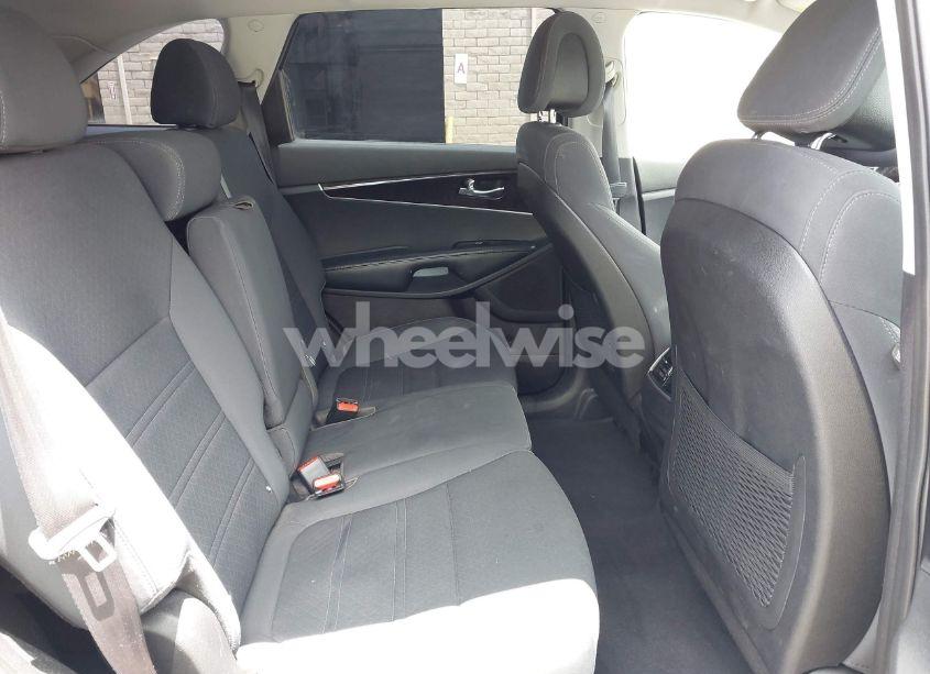 Photo 8 of 2016 Kia Sorento 2.4L LX (VIN 5XYPG4A31GG145482)