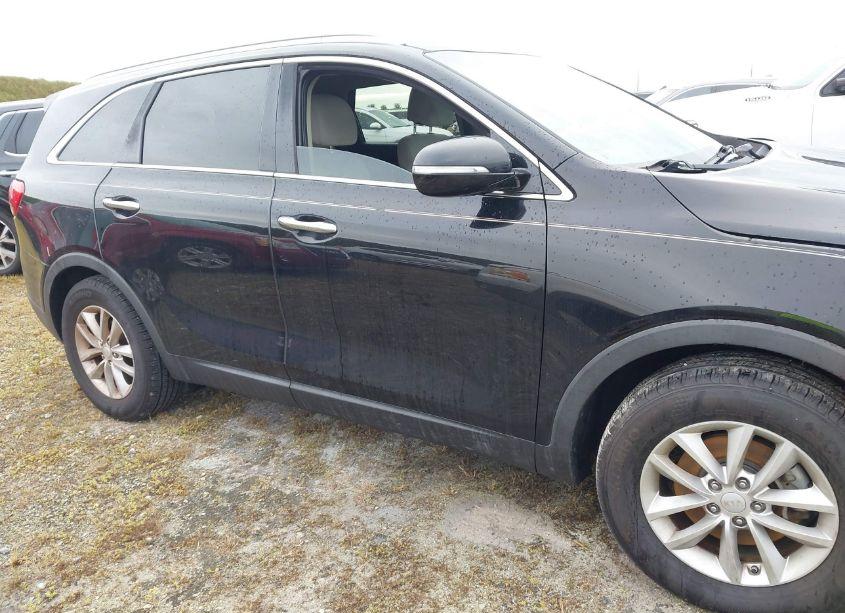 Photo 17 of 2017 Kia Sorento 2.4L LX (VIN 5XYPG4A31HG244384)