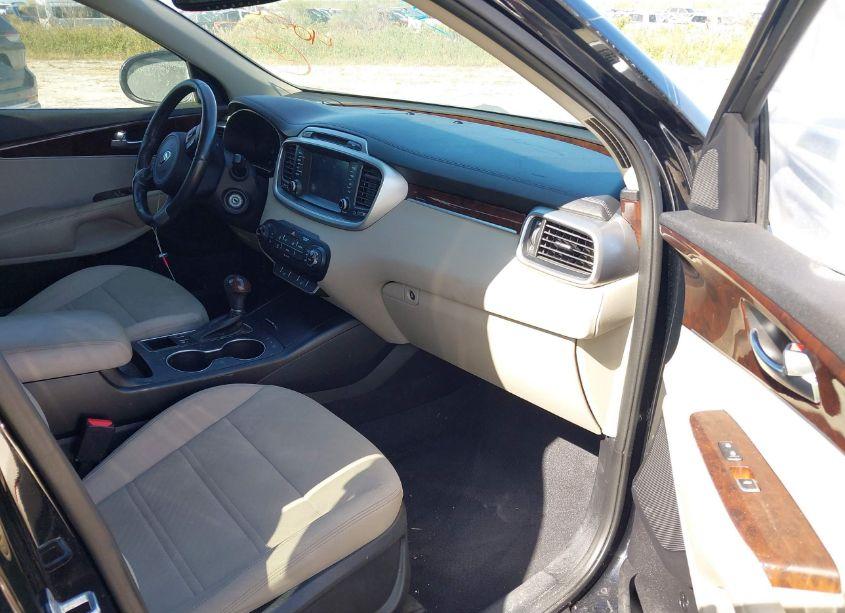 Photo 5 of 2017 Kia Sorento 2.4L LX (VIN 5XYPG4A31HG244384)
