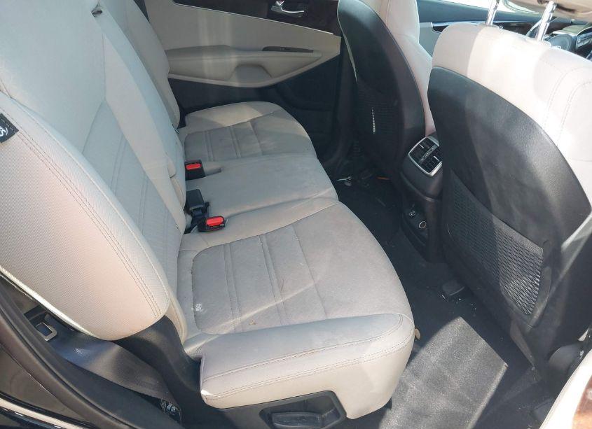 Photo 8 of 2017 Kia Sorento 2.4L LX (VIN 5XYPG4A31HG244384)