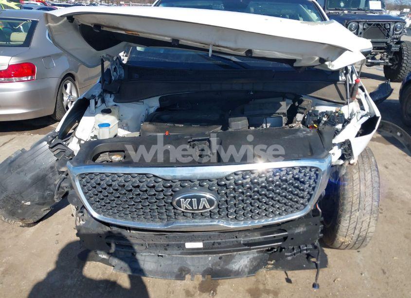 Photo 10 of 2017 Kia Sorento 2.4L LX (VIN 5XYPG4A31HG244658)