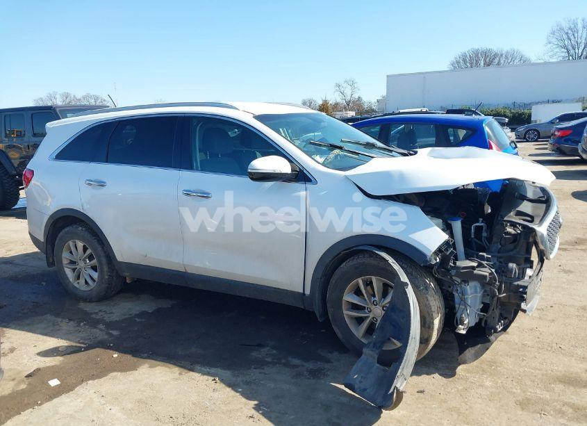 Photo 13 of 2017 Kia Sorento 2.4L LX (VIN 5XYPG4A31HG244658)