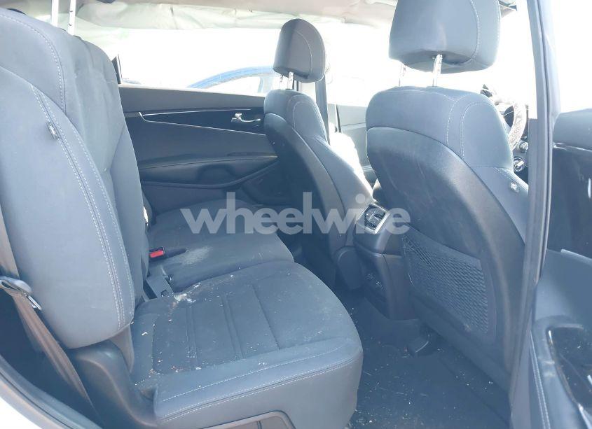 Photo 8 of 2017 Kia Sorento 2.4L LX (VIN 5XYPG4A31HG244658)