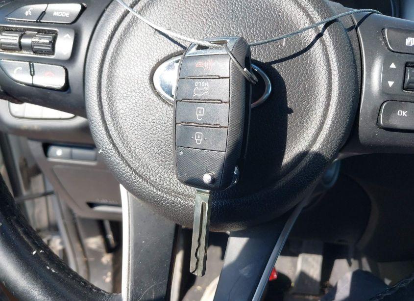 Photo 11 of 2017 Kia Sorento 2.4L LX (VIN 5XYPG4A31HG248418)