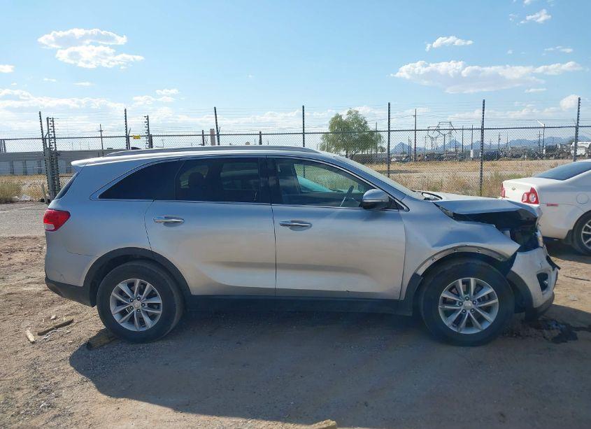 Photo 13 of 2017 Kia Sorento 2.4L LX (VIN 5XYPG4A31HG248418)