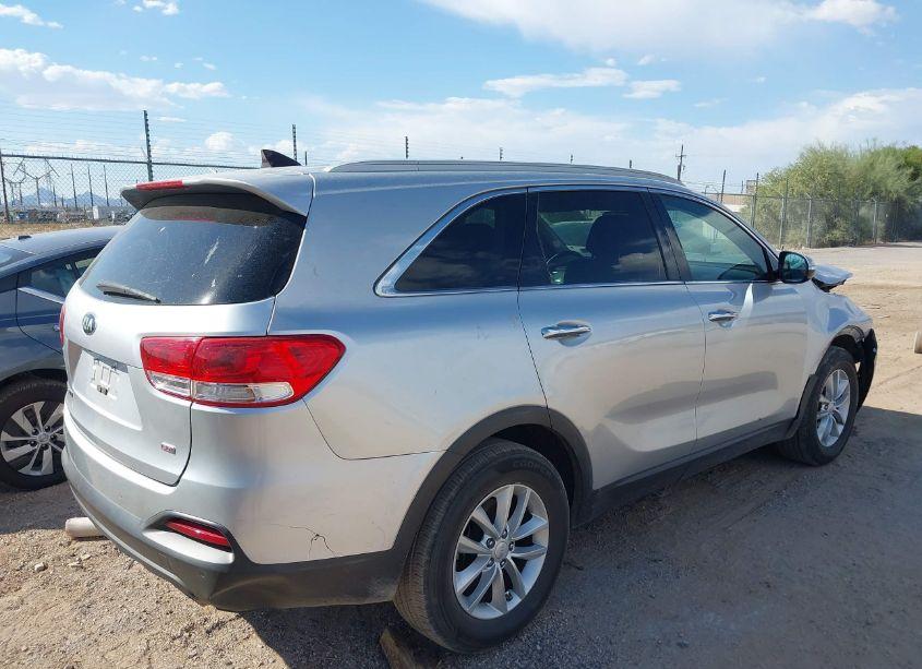 Photo 4 of 2017 Kia Sorento 2.4L LX (VIN 5XYPG4A31HG248418)