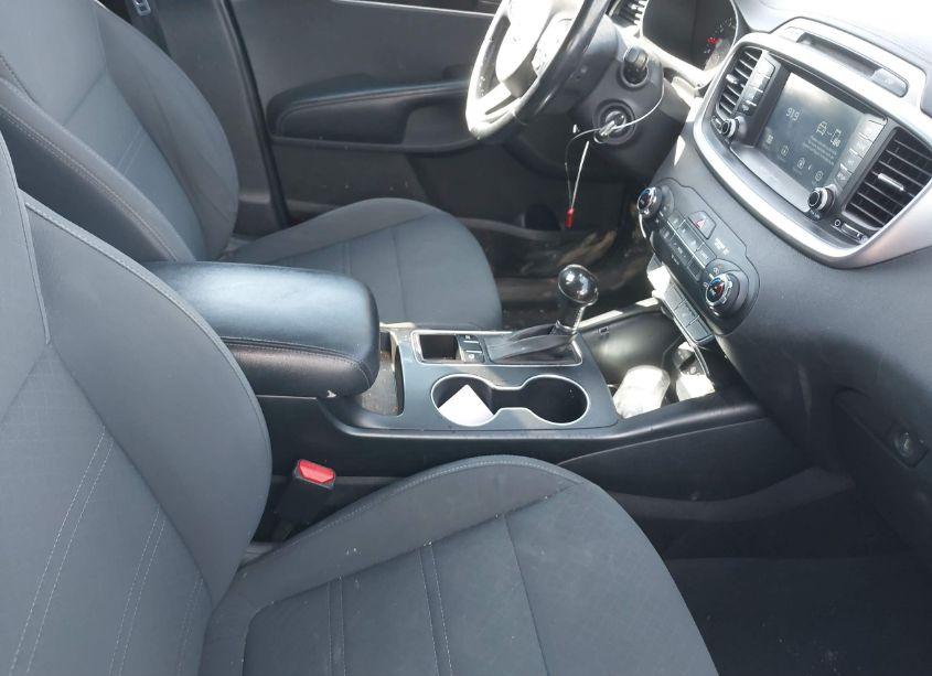 Photo 5 of 2017 Kia Sorento 2.4L LX (VIN 5XYPG4A31HG248418)