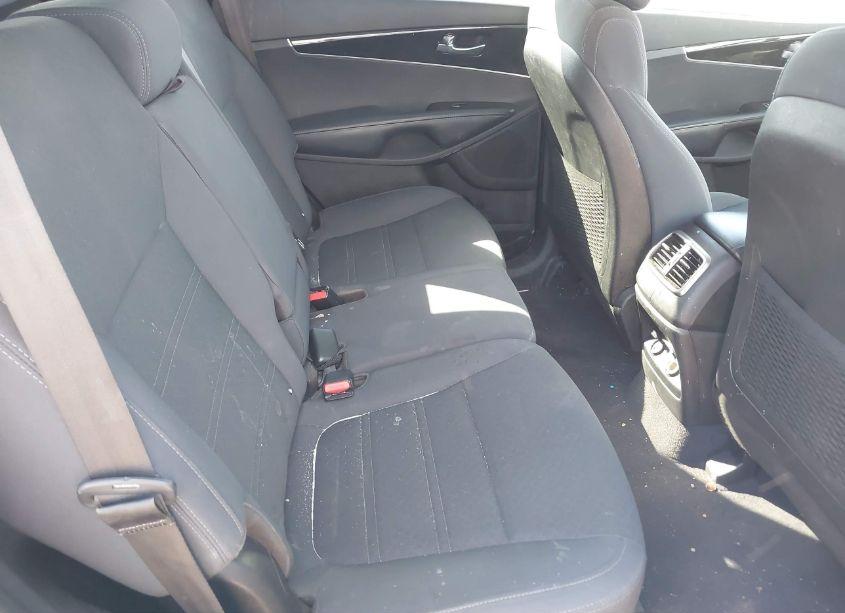 Photo 8 of 2017 Kia Sorento 2.4L LX (VIN 5XYPG4A31HG248418)
