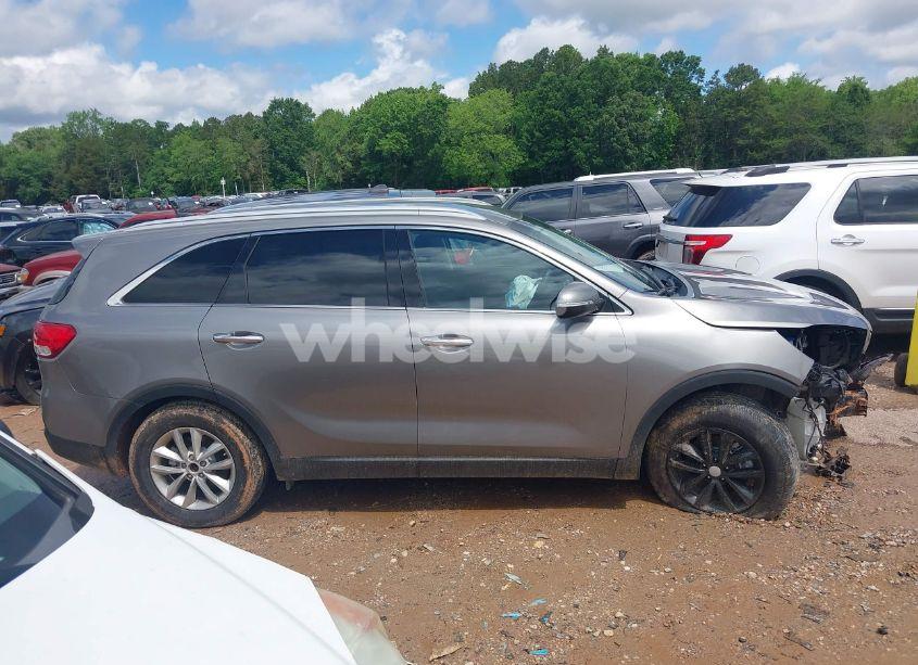 Photo 13 of 2017 Kia Sorento 2.4L LX (VIN 5XYPG4A31HG257958)