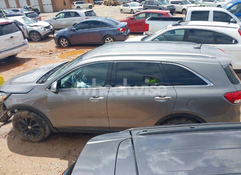 Photo 14 of 2017 Kia Sorento 2.4L LX (VIN 5XYPG4A31HG257958)