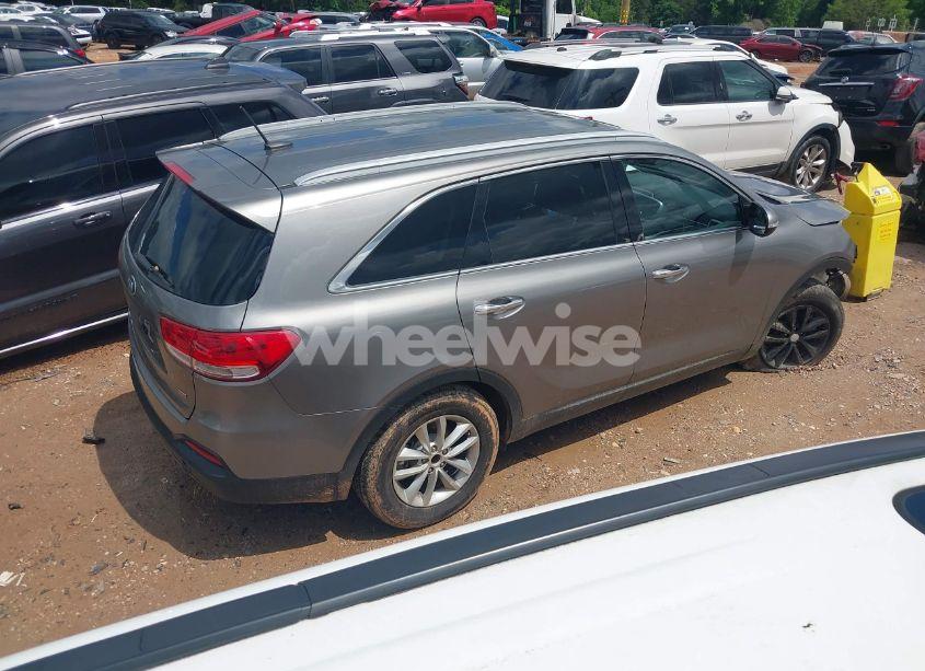 Photo 4 of 2017 Kia Sorento 2.4L LX (VIN 5XYPG4A31HG257958)