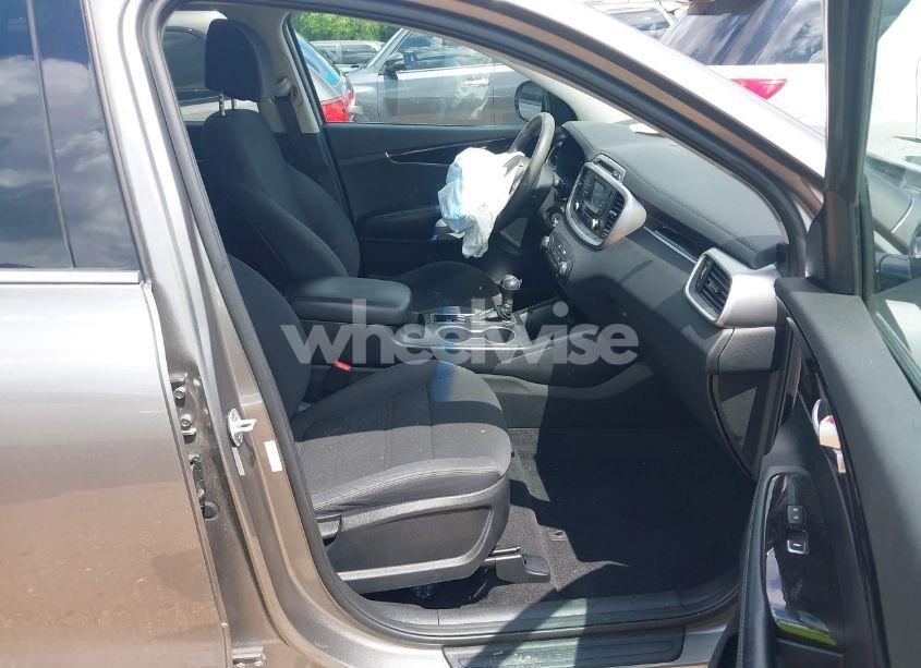 Photo 5 of 2017 Kia Sorento 2.4L LX (VIN 5XYPG4A31HG257958)