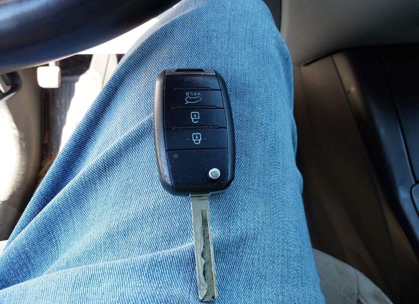 Photo 11 of 2018 Kia Sorento 2.4L LX (VIN 5XYPG4A31JG374414)