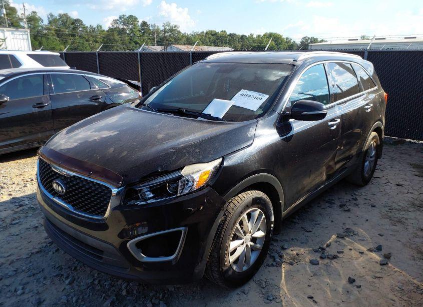 Photo 2 of 2018 Kia Sorento 2.4L LX (VIN 5XYPG4A31JG374414)