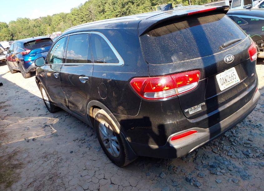 Photo 3 of 2018 Kia Sorento 2.4L LX (VIN 5XYPG4A31JG374414)