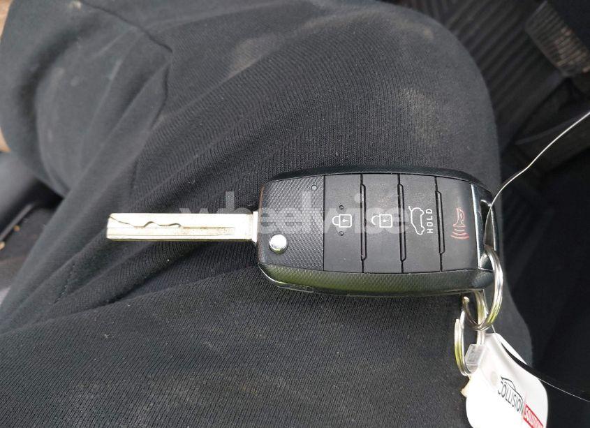 Photo 11 of 2018 Kia Sorento 2.4L LX (VIN 5XYPG4A31JG376535)