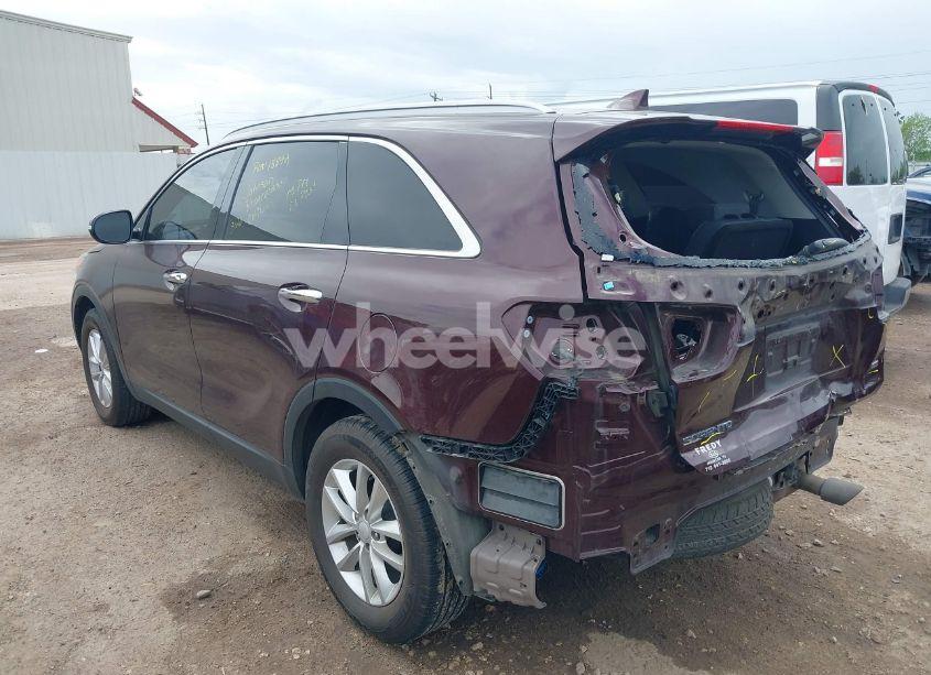 Photo 3 of 2018 Kia Sorento 2.4L LX (VIN 5XYPG4A31JG376535)