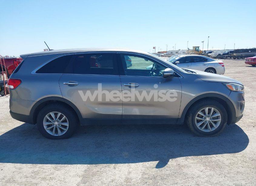 Photo 13 of 2018 Kia Sorento 2.4L L (VIN 5XYPG4A31JG407962)