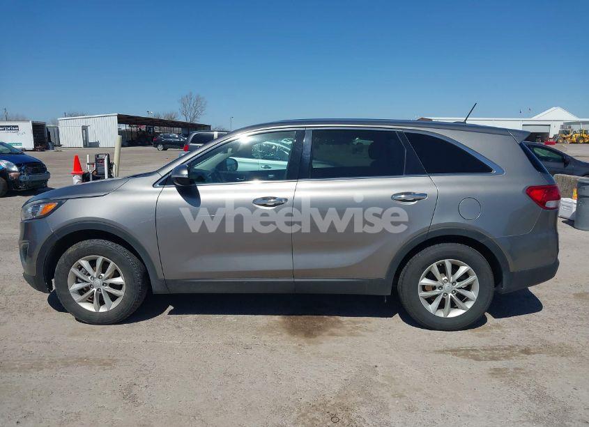 Photo 14 of 2018 Kia Sorento 2.4L L (VIN 5XYPG4A31JG407962)