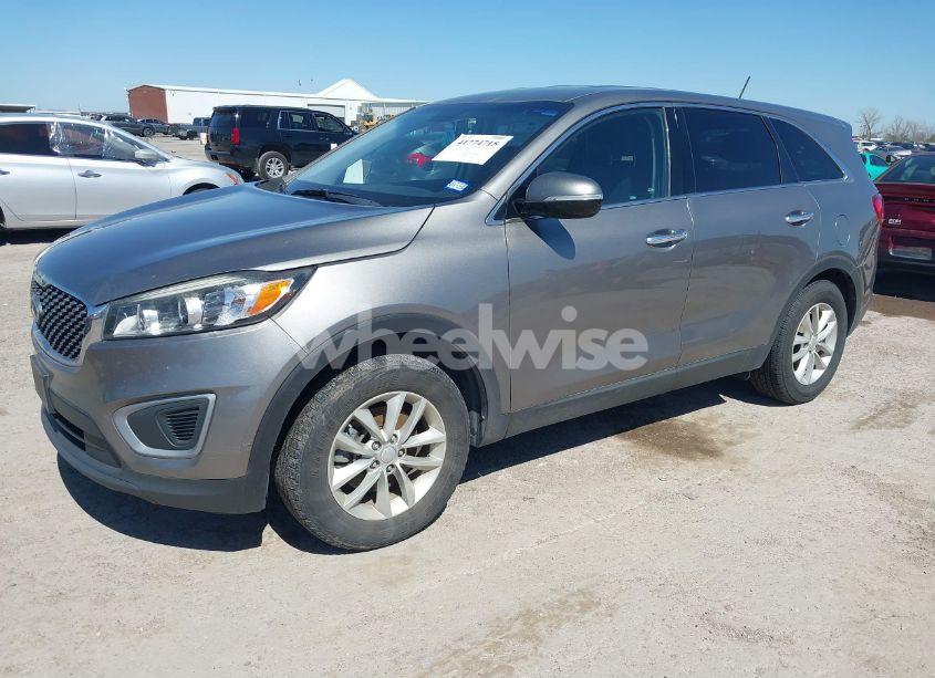 Photo 2 of 2018 Kia Sorento 2.4L L (VIN 5XYPG4A31JG407962)