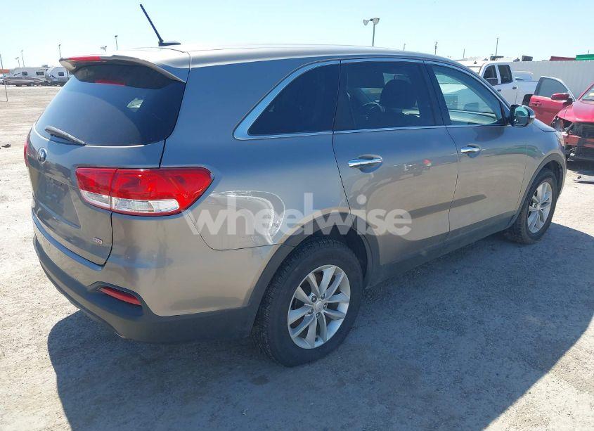 Photo 4 of 2018 Kia Sorento 2.4L L (VIN 5XYPG4A31JG407962)