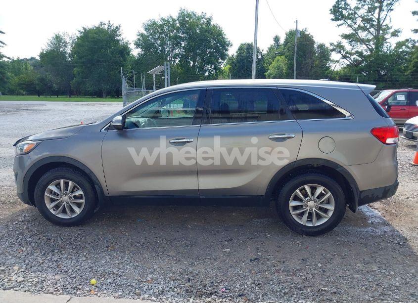 Photo 14 of 2018 Kia Sorento 2.4L L (VIN 5XYPG4A31JG423899)