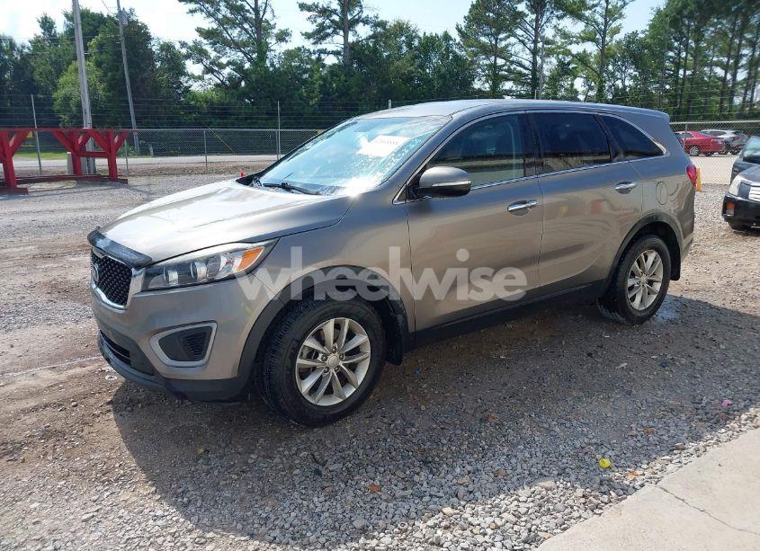 Photo 2 of 2018 Kia Sorento 2.4L L (VIN 5XYPG4A31JG423899)