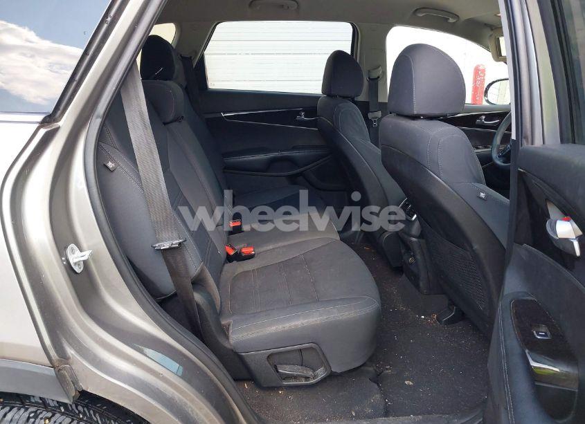 Photo 8 of 2018 Kia Sorento 2.4L L (VIN 5XYPG4A31JG423899)